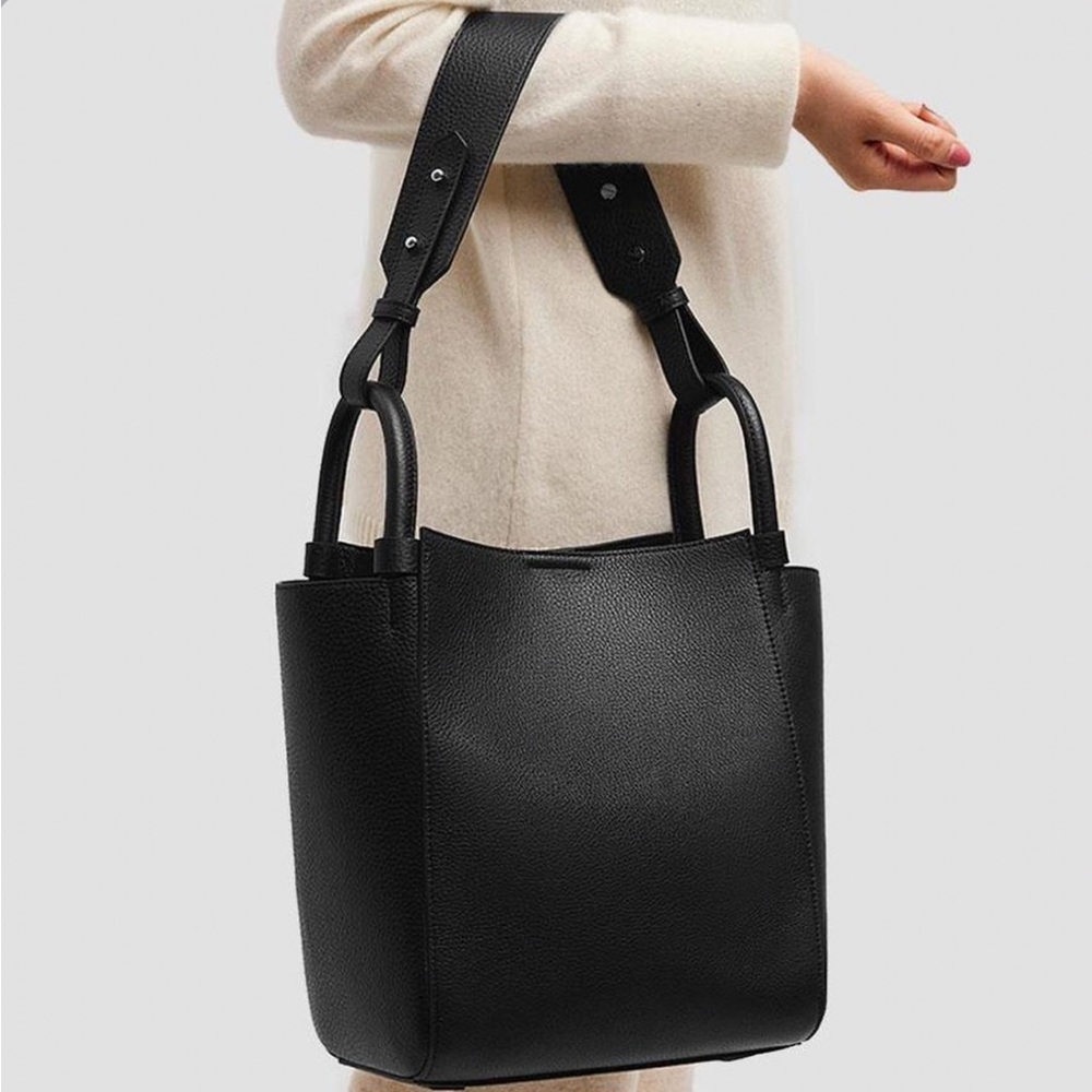 Lattelier Leather  Saunter Tote in Black